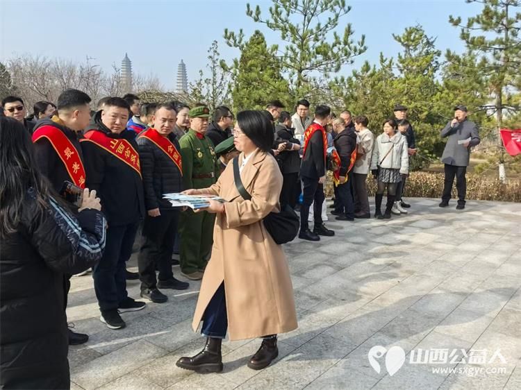 学雷锋做志愿共同奋进“十五五”----雷锋杂志社山西太原工作部举行在太原市双塔公园雷锋广场举行第63个学雷锋纪念日主题活动 - 第5张