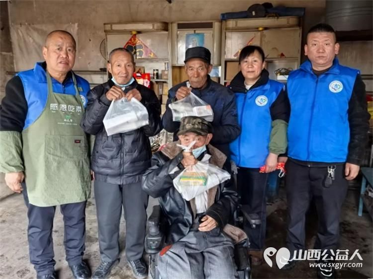 情暖桑榆爱在生辰----长治市小雨点公益协会思源分会银发庆生公益活动为屯留岗上村三位行动不便的孤寡老人 张文堂、周连喜、周存根举办了一场生日喜宴 - 第2张