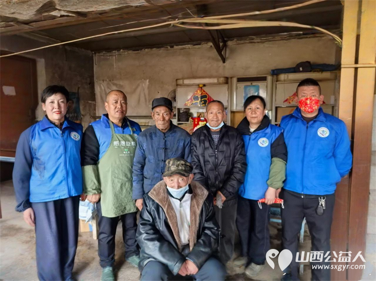 情暖桑榆爱在生辰----长治市小雨点公益协会思源分会银发庆生公益活动为屯留岗上村三位行动不便的孤寡老人 张文堂、周连喜、周存根举办了一场生日喜宴 - 第1张