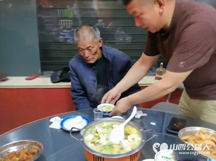 情暖桑榆爱在生辰----长治市小雨点公益协会思源分会银发庆生公益活动为屯留岗上村三位行动不便的孤寡老人 张文堂、周连喜、周存根举办了一场生日喜宴 - 第13张