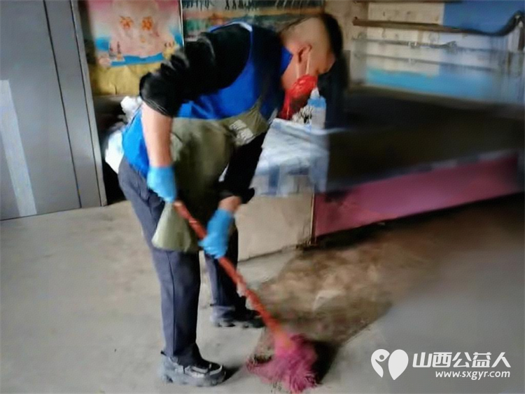 情暖桑榆爱在生辰----长治市小雨点公益协会思源分会银发庆生公益活动为屯留岗上村三位行动不便的孤寡老人 张文堂、周连喜、周存根举办了一场生日喜宴 - 第5张