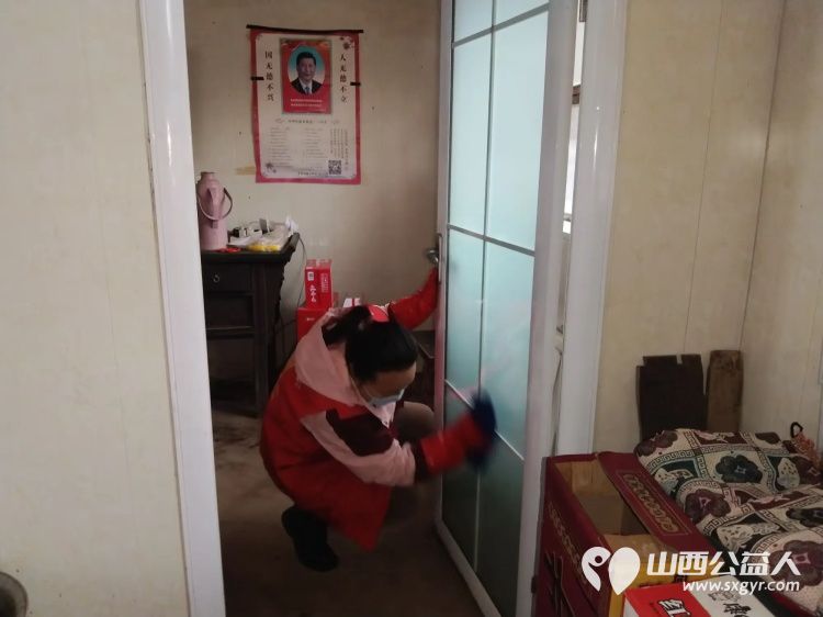 介休市敬老协会敬老助老活动----在义棠镇北角头村入户85岁高明亮老人家为老人打扫室内外卫生做饭包饺子 - 第10张