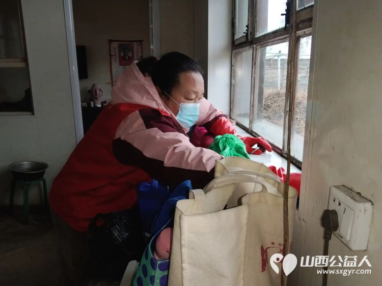 介休市敬老协会敬老助老活动----在义棠镇北角头村入户85岁高明亮老人家为老人打扫室内外卫生做饭包饺子 - 第11张