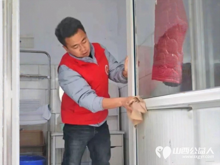 长治市义工协会联合中国石油志愿者共同走进启明星智障儿童学校开展爱心卫生清洁志愿服务活动让特殊儿童感受到来自社会的关怀与善意 - 第5张