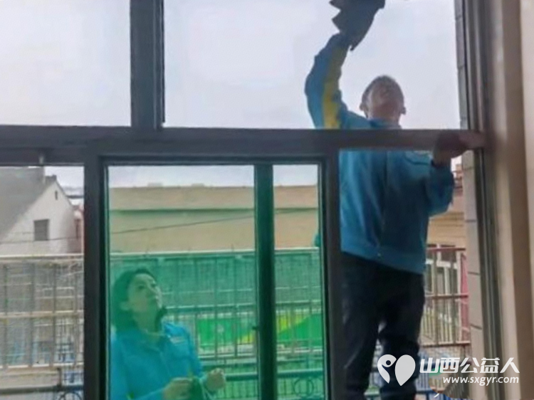 长治市义工协会联合中国石油志愿者共同走进启明星智障儿童学校开展爱心卫生清洁志愿服务活动让特殊儿童感受到来自社会的关怀与善意 - 第10张