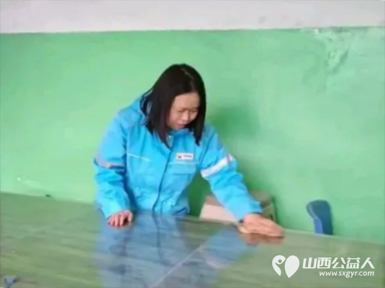 长治市义工协会联合中国石油志愿者共同走进启明星智障儿童学校开展爱心卫生清洁志愿服务活动让特殊儿童感受到来自社会的关怀与善意 - 第13张