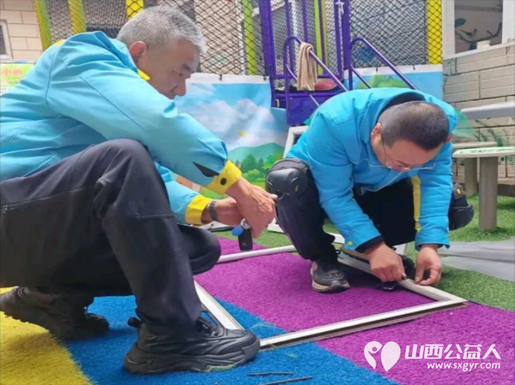 长治市义工协会联合中国石油志愿者共同走进启明星智障儿童学校开展爱心卫生清洁志愿服务活动让特殊儿童感受到来自社会的关怀与善意 - 第17张