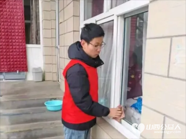 长治市义工协会联合中国石油志愿者共同走进启明星智障儿童学校开展爱心卫生清洁志愿服务活动让特殊儿童感受到来自社会的关怀与善意 - 第11张