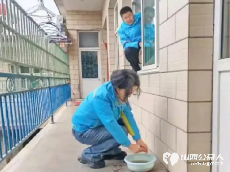 长治市义工协会联合中国石油志愿者共同走进启明星智障儿童学校开展爱心卫生清洁志愿服务活动让特殊儿童感受到来自社会的关怀与善意 - 第7张