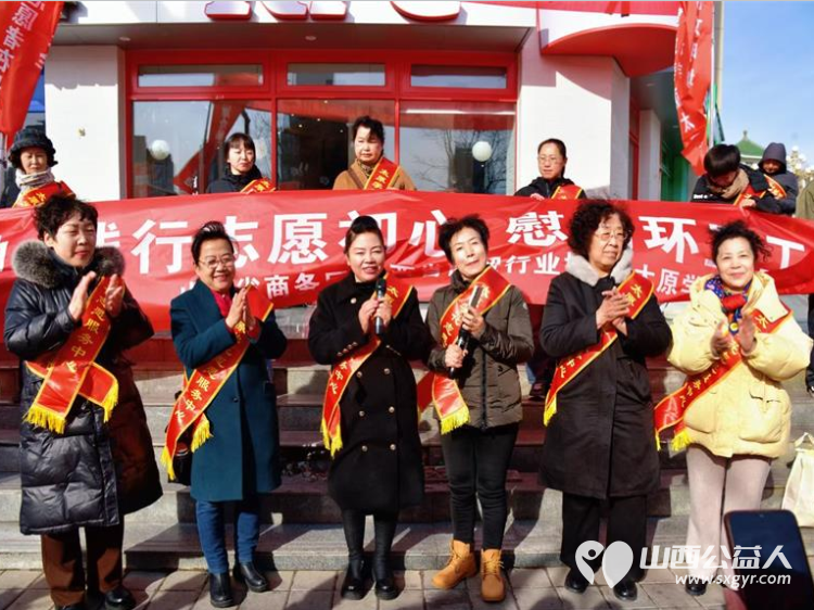传承雷锋精神践行志愿初心​慰问环卫工人 太原学花志愿服务中心以传承雷锋精神践行志愿精神为主题在大南门慰问了太原城市美容师----迎泽区环卫工人 - 第13张