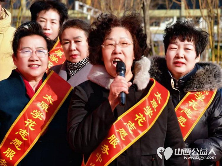 传承雷锋精神践行志愿初心​慰问环卫工人 太原学花志愿服务中心以传承雷锋精神践行志愿精神为主题在大南门慰问了太原城市美容师----迎泽区环卫工人 - 第6张