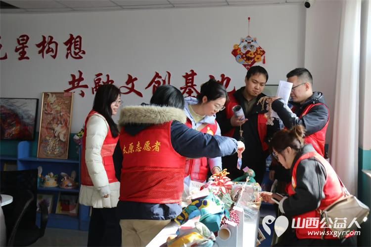 太原市市场监督管理局机关二支部“学雷锋•同心同行”志愿服务活动在太原市灵星社区服务中心举行感谢志愿者帮助打扫卫生认购孩子们手工作品 - 第5张