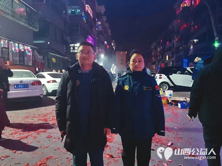 新春走基层除夕守平安 吕梁蓝天救援队联合滨河街道龙山社区工作人员暖心值守守护群众平安欢度马年新春 - 第2张