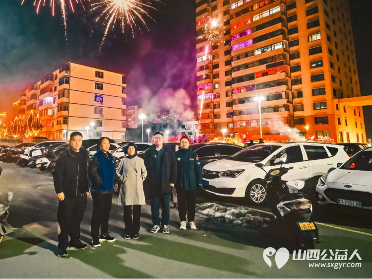 新春走基层除夕守平安 吕梁蓝天救援队联合滨河街道龙山社区工作人员暖心值守守护群众平安欢度马年新春 - 第1张