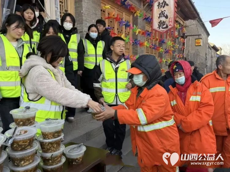 情暖寒冬·爱满太谷 | 晋中市太谷区心连心志愿者协会为辖区困难群众送上米面油对联等慰问品 为坚守一线的环卫工人送上热气腾腾的爱心豆腐脑与早餐 - 第9张