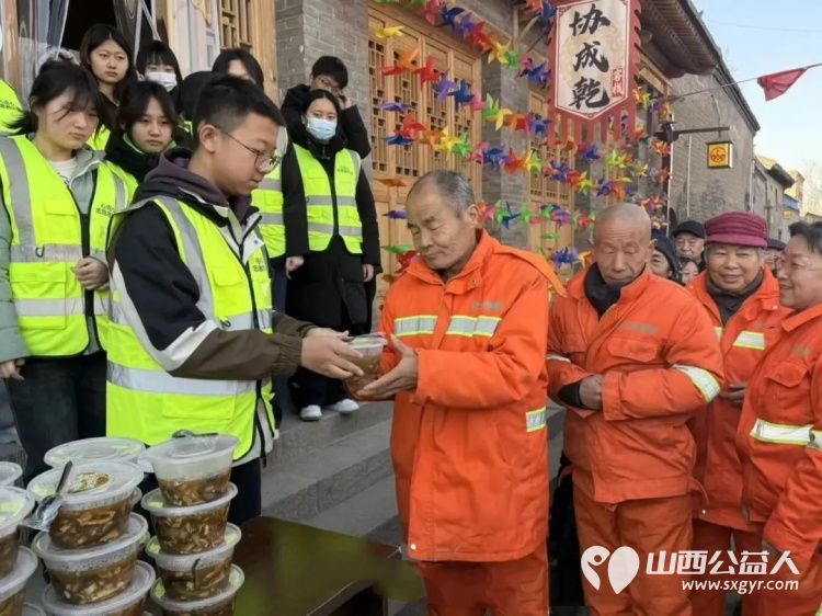 情暖寒冬·爱满太谷 | 晋中市太谷区心连心志愿者协会为辖区困难群众送上米面油对联等慰问品 为坚守一线的环卫工人送上热气腾腾的爱心豆腐脑与早餐 - 第8张
