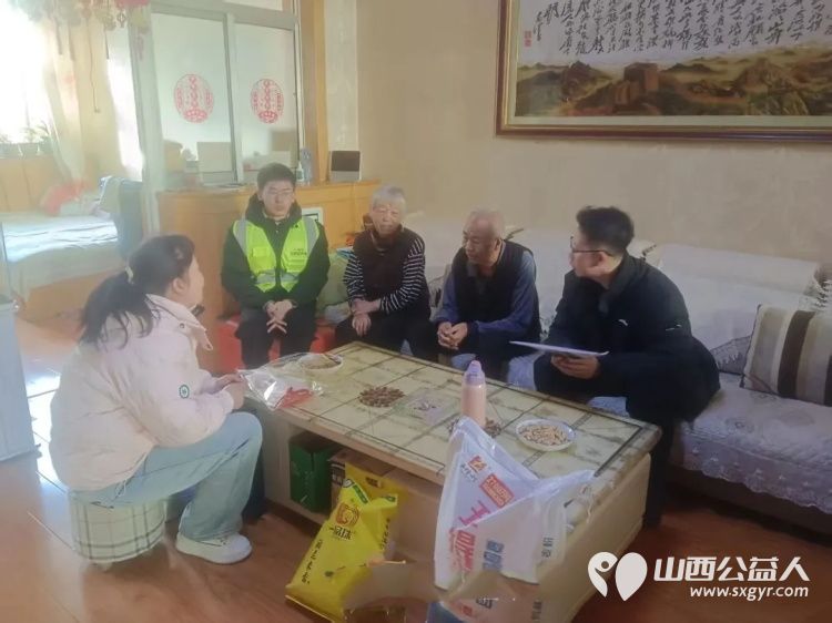 情暖寒冬·爱满太谷 | 晋中市太谷区心连心志愿者协会为辖区困难群众送上米面油对联等慰问品 为坚守一线的环卫工人送上热气腾腾的爱心豆腐脑与早餐 - 第3张