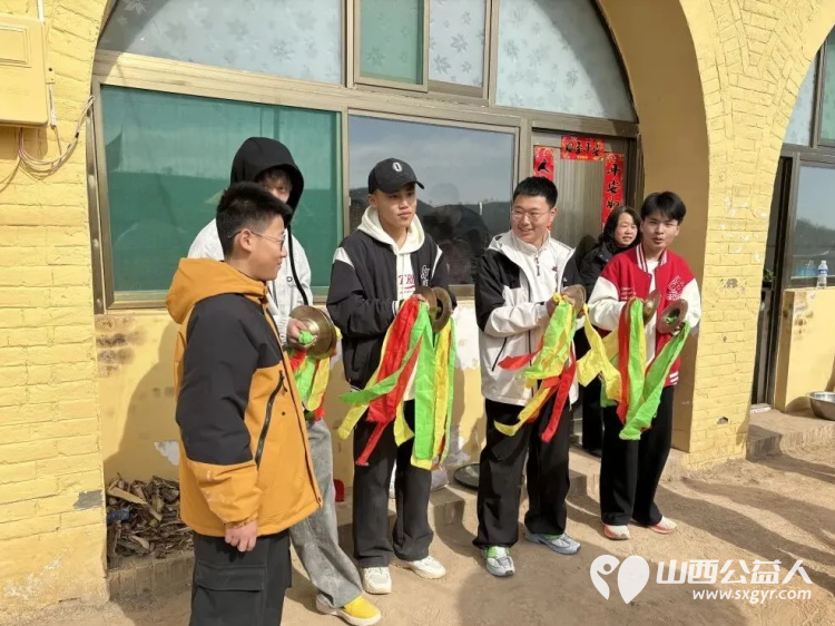 烟火聚团圆年味暖人心 石楼县曹家垣乡道堡村暖心食堂春节期间让全村群众吃上一顿热热闹闹的团圆饭村民们自发参与分工协作处处透着邻里间的淳朴与善意 - 第4张