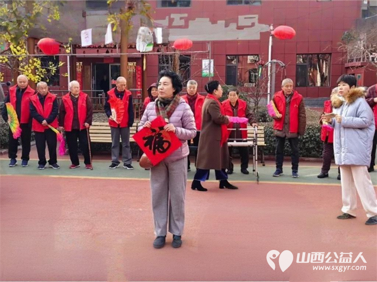 红灯笼映白发新春福礼暖桑榆 太原市关爱下一代志愿者协会的志愿者们在会长王素娟的带领下走进太原市比家美养老院为老人送上祝福与暖心红包 - 第1张