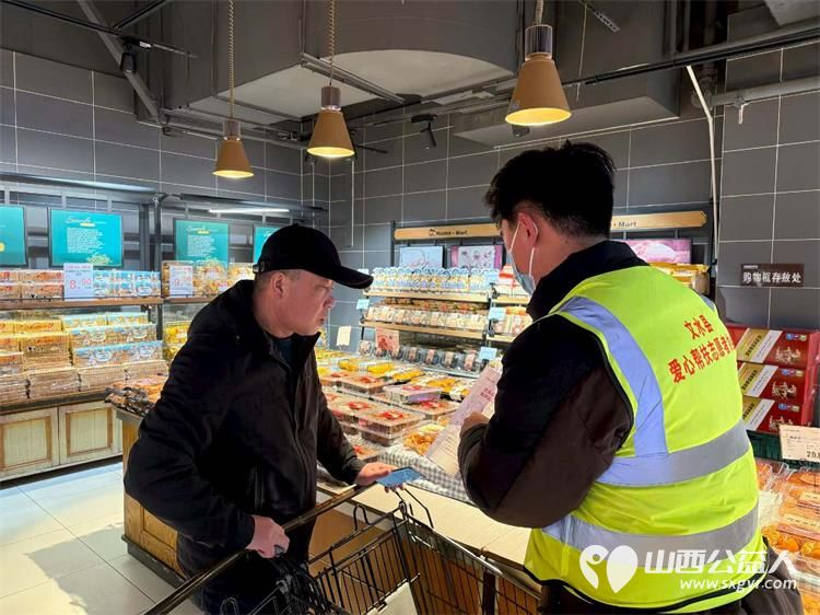 文水县爱心帮扶志愿者2月19日走进大街小巷让市民在指定区域安全燃放烟花爆竹遵守禁放限放规定文明过节平安过年 - 第5张