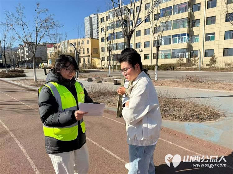 文水县爱心帮扶志愿者2月19日走进大街小巷让市民在指定区域安全燃放烟花爆竹遵守禁放限放规定文明过节平安过年 - 第8张