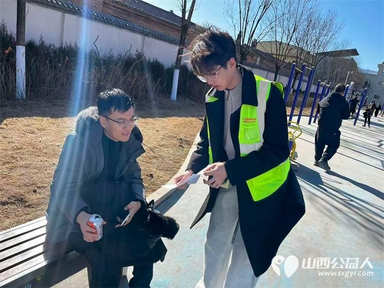 文水县爱心帮扶志愿者2月19日走进大街小巷让市民在指定区域安全燃放烟花爆竹遵守禁放限放规定文明过节平安过年 - 第7张