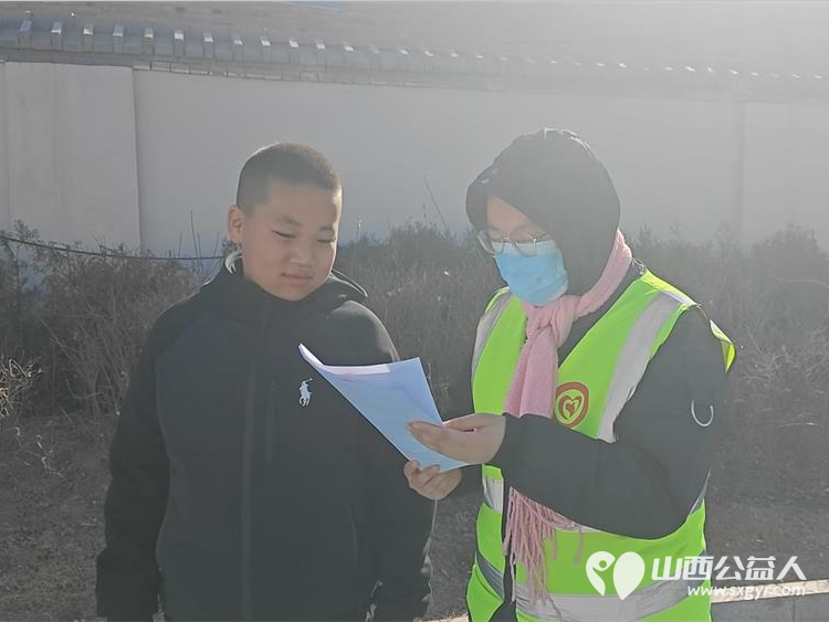 文水县爱心帮扶志愿者2月19日走进大街小巷让市民在指定区域安全燃放烟花爆竹遵守禁放限放规定文明过节平安过年 - 第3张
