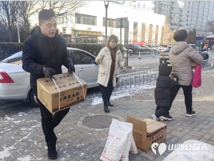 太原市烛光志愿服务中心主任孟小平、山西天佑建设集团负责人马铭阳牵头深入常态化对接的10户失独老人家中开展新春慰问活动为老人们送去冬日温暖 - 第3张