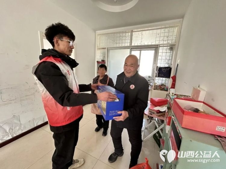 长治市正能量公益协会联合长治市老促会乡村振兴志愿服务中心开展新春慰问活动来到长子县丹朱镇南鲍村为村内80岁以上高龄老人及特殊人群送上慰问品 - 第22张