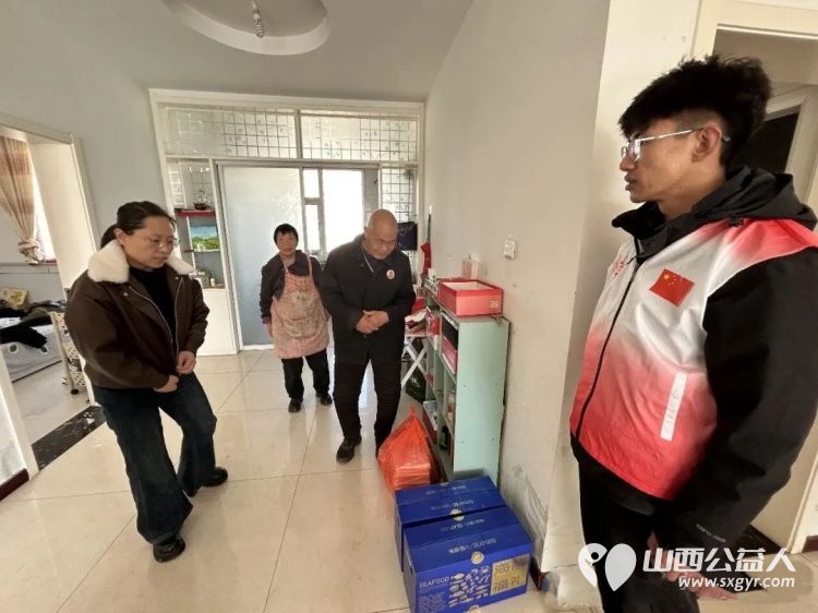 长治市正能量公益协会联合长治市老促会乡村振兴志愿服务中心开展新春慰问活动来到长子县丹朱镇南鲍村为村内80岁以上高龄老人及特殊人群送上慰问品 - 第21张