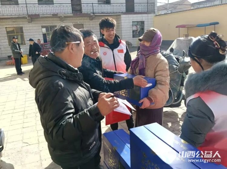 长治市正能量公益协会联合长治市老促会乡村振兴志愿服务中心开展新春慰问活动来到长子县丹朱镇南鲍村为村内80岁以上高龄老人及特殊人群送上慰问品 - 第20张