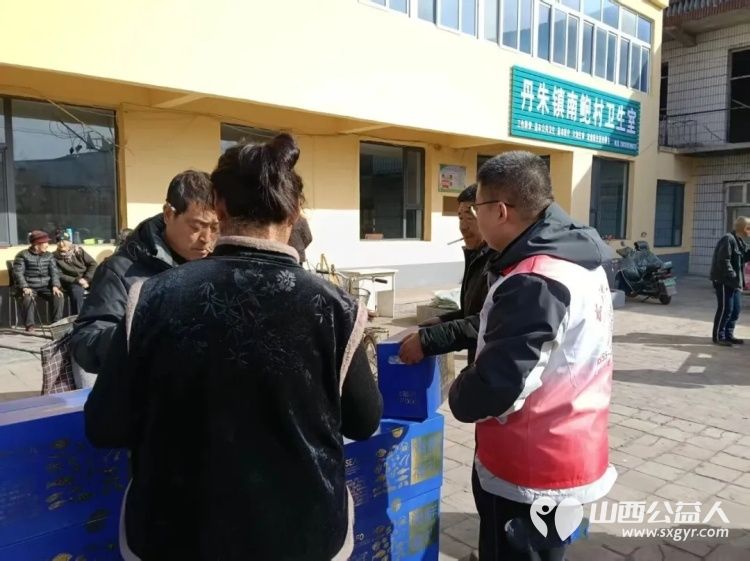 长治市正能量公益协会联合长治市老促会乡村振兴志愿服务中心开展新春慰问活动来到长子县丹朱镇南鲍村为村内80岁以上高龄老人及特殊人群送上慰问品 - 第23张