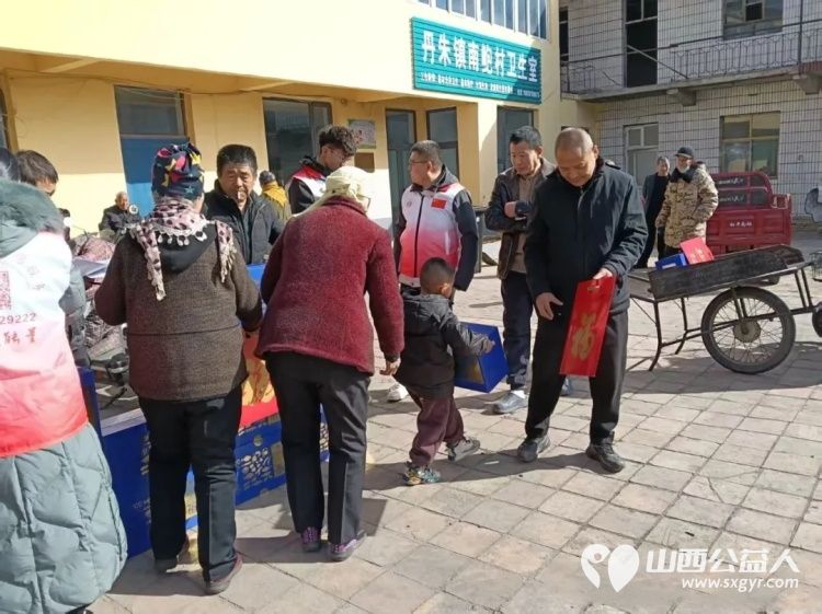 长治市正能量公益协会联合长治市老促会乡村振兴志愿服务中心开展新春慰问活动来到长子县丹朱镇南鲍村为村内80岁以上高龄老人及特殊人群送上慰问品 - 第19张
