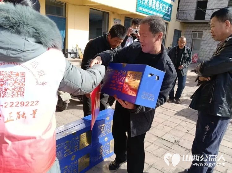长治市正能量公益协会联合长治市老促会乡村振兴志愿服务中心开展新春慰问活动来到长子县丹朱镇南鲍村为村内80岁以上高龄老人及特殊人群送上慰问品 - 第16张