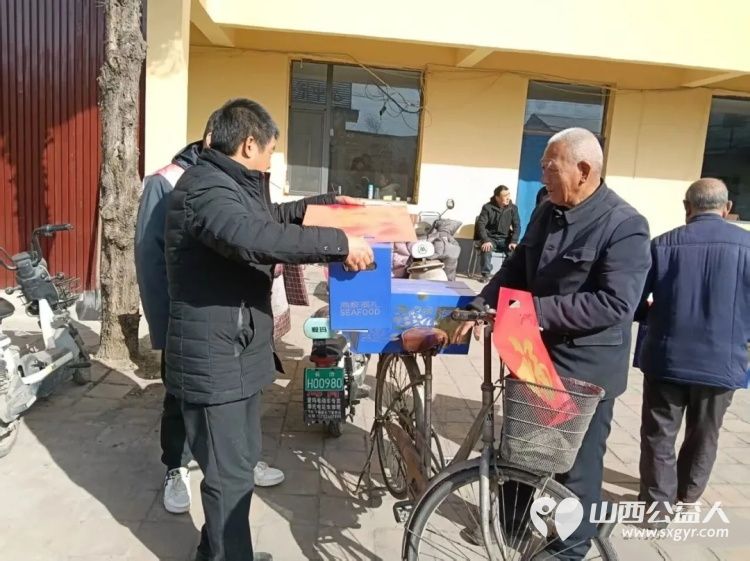 长治市正能量公益协会联合长治市老促会乡村振兴志愿服务中心开展新春慰问活动来到长子县丹朱镇南鲍村为村内80岁以上高龄老人及特殊人群送上慰问品 - 第6张