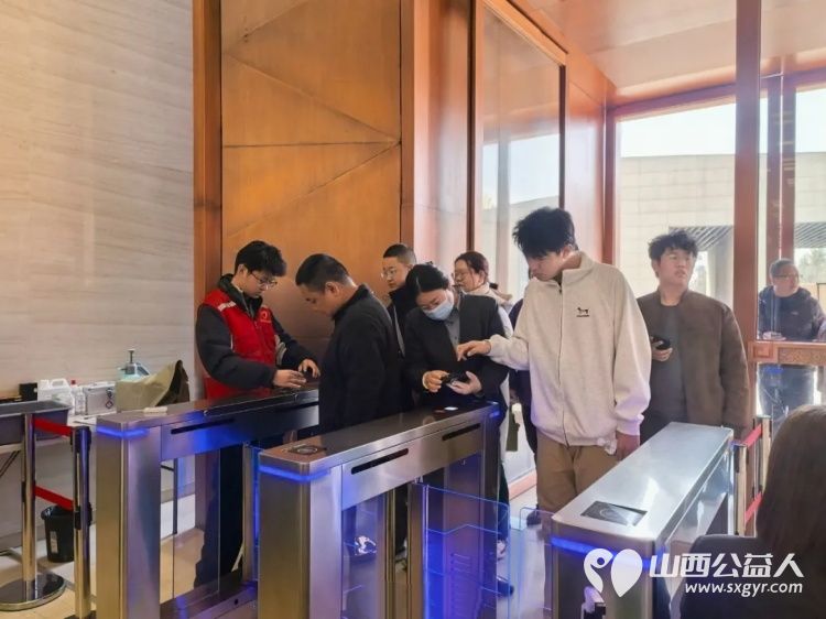 临汾市志愿服务联合会护苗爱心志愿服务队60名志愿者组团在博物馆里过大年为游客送上暖心服务 - 第6张