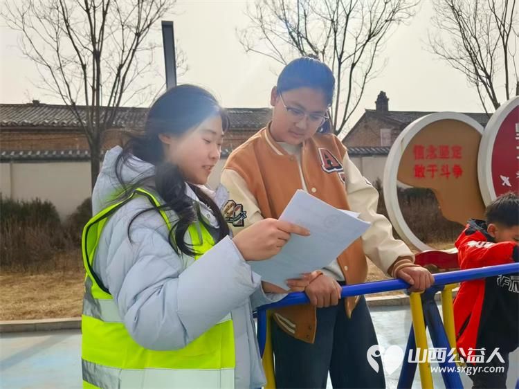 2月21日文水县爱心帮扶志愿者协会的志愿者们继续坚守一线向过往市民普及烟花爆竹禁限放规定倡导文明安全绿色过节 - 第3张