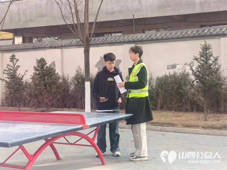 2月21日文水县爱心帮扶志愿者协会的志愿者们继续坚守一线向过往市民普及烟花爆竹禁限放规定倡导文明安全绿色过节 - 第5张