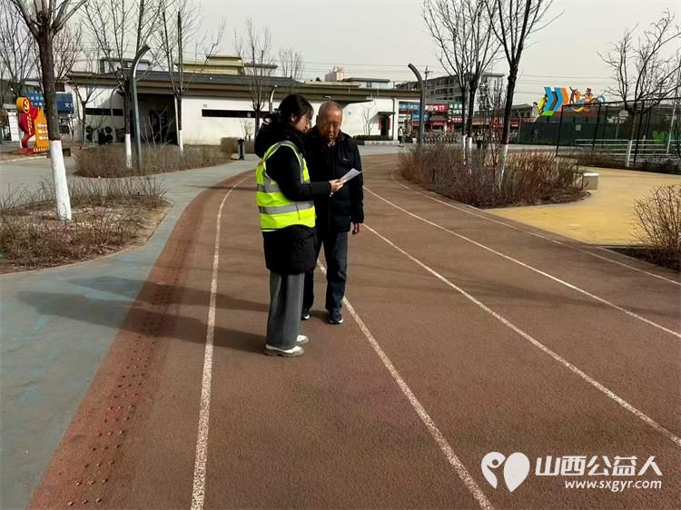 2月21日文水县爱心帮扶志愿者协会的志愿者们继续坚守一线向过往市民普及烟花爆竹禁限放规定倡导文明安全绿色过节 - 第4张