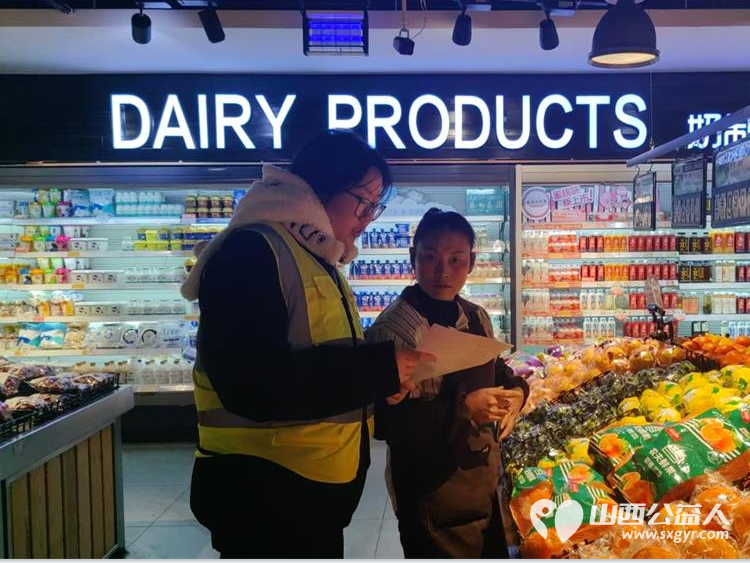 2月21日文水县爱心帮扶志愿者协会的志愿者们继续坚守一线向过往市民普及烟花爆竹禁限放规定倡导文明安全绿色过节 - 第8张