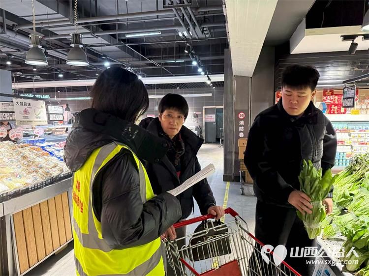 文水县爱心帮扶志愿者协会2月22日继续组织志愿者们面对面劝导向过往市民普及烟花爆竹禁限放规定 - 第6张