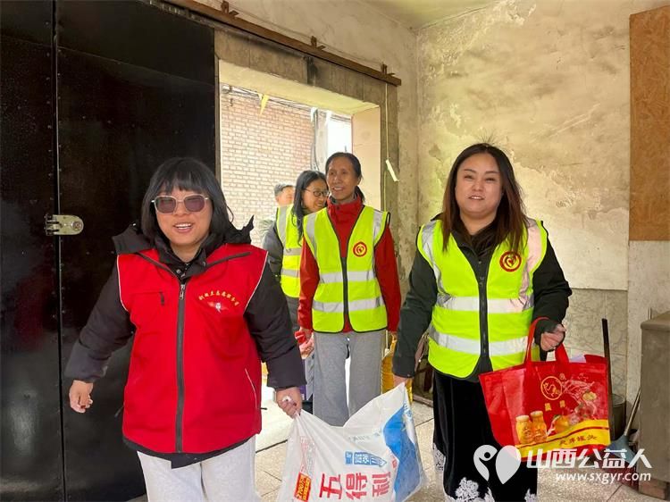 新春慰问行善者文明新风润文水 文水县爱心帮扶志愿者协会组织志愿者走访慰问了成兆娥、王忠阳、梁瑛三位行善者代表为他们送上新春的祝福与社会的关怀 - 第7张 - 山西公益人 新春慰问行善者文明新风润文水 文水县爱心帮扶志愿者协会组织志愿者走访慰问了成兆娥、王忠阳、梁瑛三位行善者代表为他们送上新春的祝福与社会的关怀 - 第7张