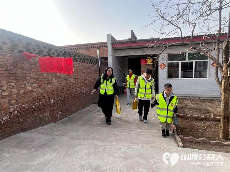 新春慰问行善者文明新风润文水 文水县爱心帮扶志愿者协会组织志愿者走访慰问了成兆娥、王忠阳、梁瑛三位行善者代表为他们送上新春的祝福与社会的关怀 - 第10张 - 山西公益人 新春慰问行善者文明新风润文水 文水县爱心帮扶志愿者协会组织志愿者走访慰问了成兆娥、王忠阳、梁瑛三位行善者代表为他们送上新春的祝福与社会的关怀 - 第10张