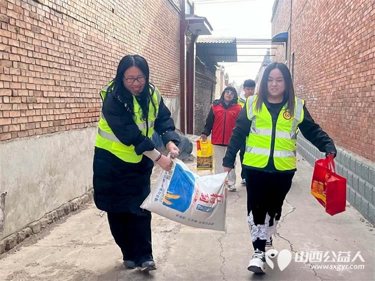 新春慰问行善者文明新风润文水 文水县爱心帮扶志愿者协会组织志愿者走访慰问了成兆娥、王忠阳、梁瑛三位行善者代表为他们送上新春的祝福与社会的关怀 - 第8张 - 山西公益人 新春慰问行善者文明新风润文水 文水县爱心帮扶志愿者协会组织志愿者走访慰问了成兆娥、王忠阳、梁瑛三位行善者代表为他们送上新春的祝福与社会的关怀 - 第8张