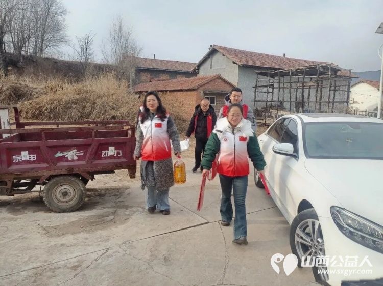 情系沁源关爱贫困家庭 长治市正能量公益协会沁源办事处、协会志愿者团队二队携手沁源县沁河镇观音坪社区走访慰问五户困难家庭送上生活物资 - 第19张