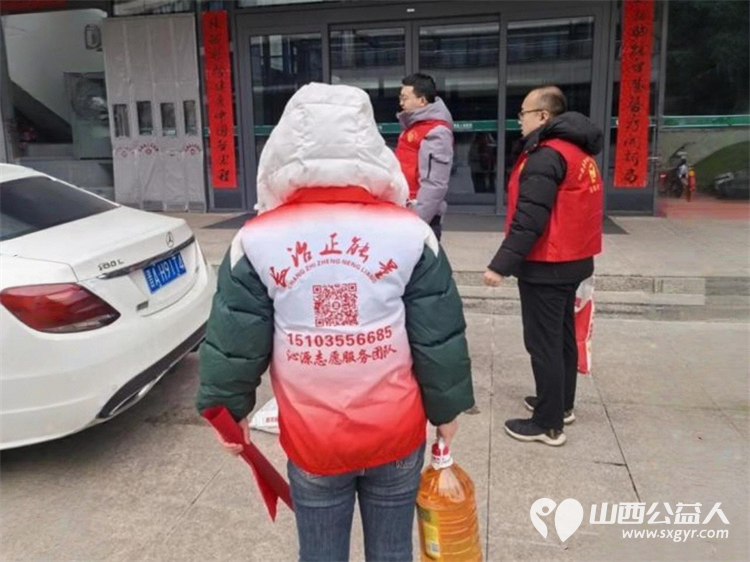 情系沁源关爱贫困家庭 长治市正能量公益协会沁源办事处、协会志愿者团队二队携手沁源县沁河镇观音坪社区走访慰问五户困难家庭送上生活物资 - 第18张
