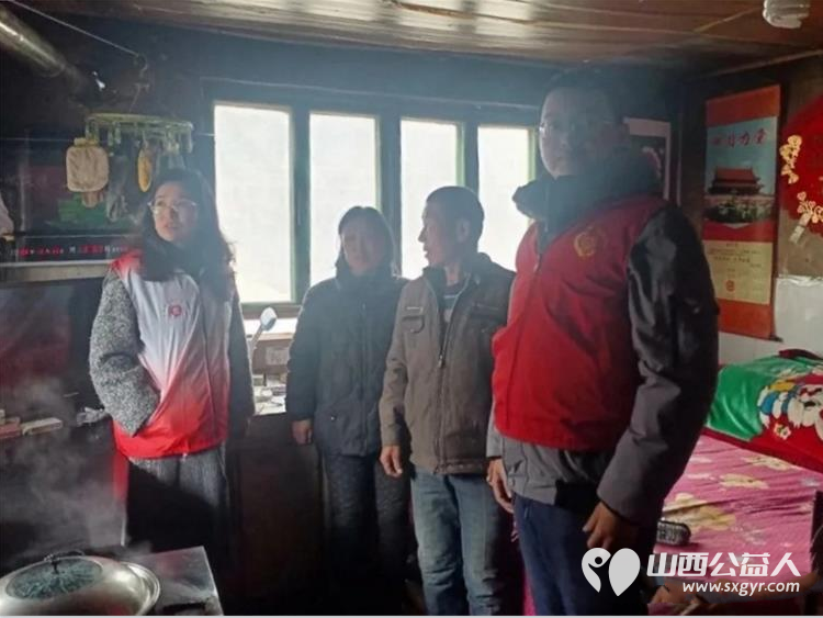 情系沁源关爱贫困家庭 长治市正能量公益协会沁源办事处、协会志愿者团队二队携手沁源县沁河镇观音坪社区走访慰问五户困难家庭送上生活物资 - 第8张