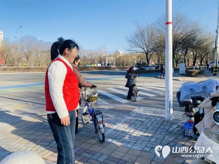传承雷锋精神凝聚志愿力量----雷锋纪念日忻州市心连心志愿服务队参加了忻州市3·5学雷锋活动的启动仪式并现场开展交通文明劝导活动 - 第6张 - 山西公益人 传承雷锋精神凝聚志愿力量----雷锋纪念日忻州市心连心志愿服务队参加了忻州市3·5学雷锋活动的启动仪式并现场开展交通文明劝导活动 - 第6张