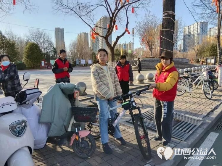 传承雷锋精神凝聚志愿力量----雷锋纪念日忻州市心连心志愿服务队参加了忻州市3·5学雷锋活动的启动仪式并现场开展交通文明劝导活动 - 第4张 - 山西公益人 传承雷锋精神凝聚志愿力量----雷锋纪念日忻州市心连心志愿服务队参加了忻州市3·5学雷锋活动的启动仪式并现场开展交通文明劝导活动 - 第4张