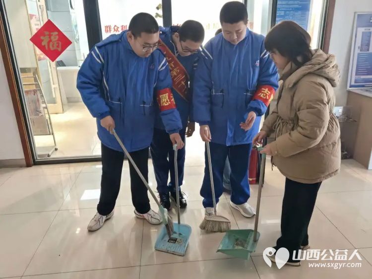 青春追“锋”行----太原三十七中文源校区组织初一、初二学生志愿者与党员教师代表走进新建南路三社区开展青春追锋共建美好家园主题志愿服务 - 第10张